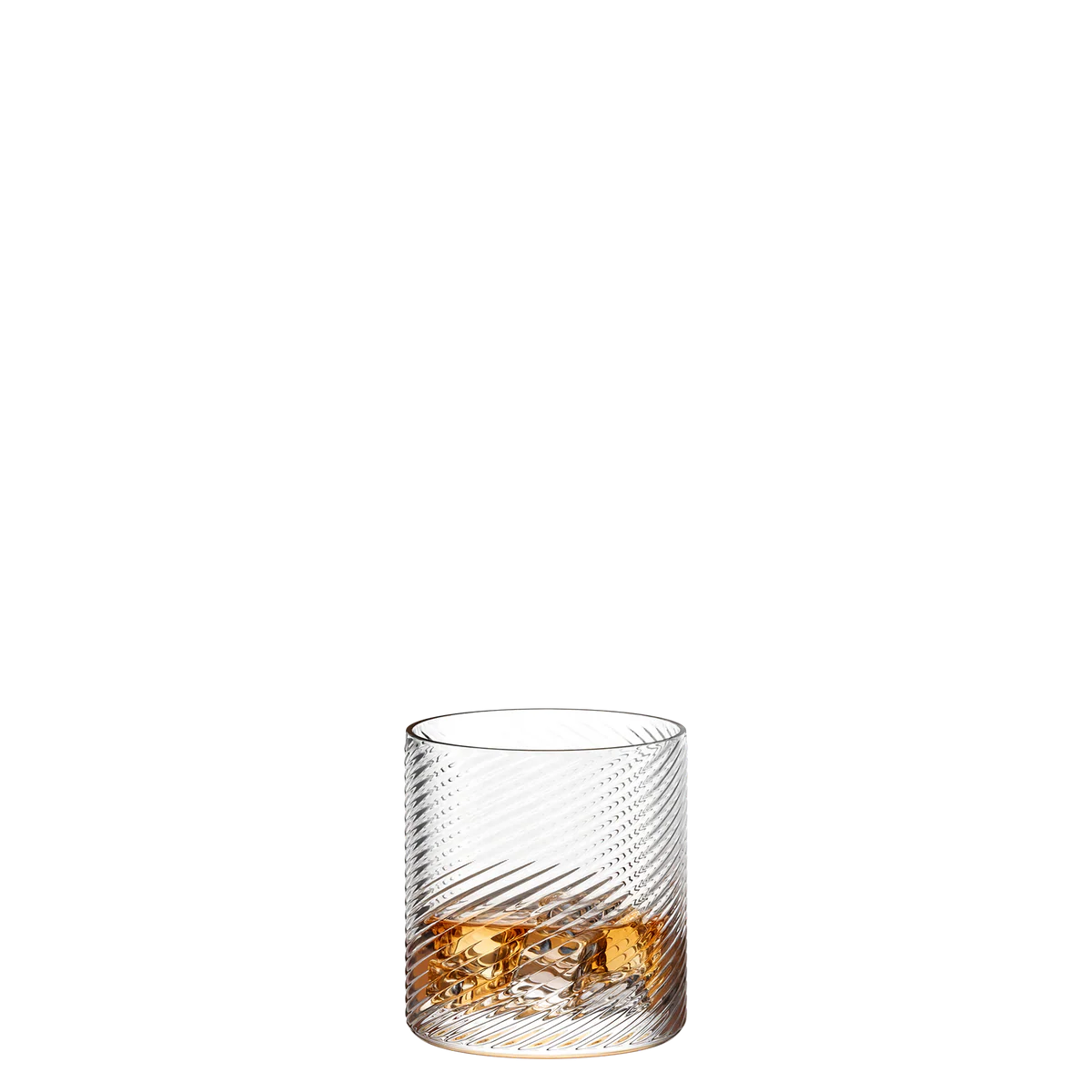 Vaso de whisky Berlin servido con una esfera de hielo y licor ámbar, destacando su transparencia y diseño fluido.