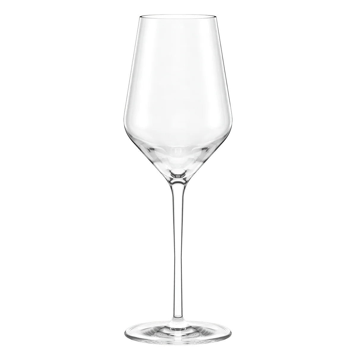 Copa de vino blanco de la colección Quatrophil de Stölzle Lausitz, mostrando su silueta arquitectónica cúbica y tallo extraído en cristal transparente sin plomo.