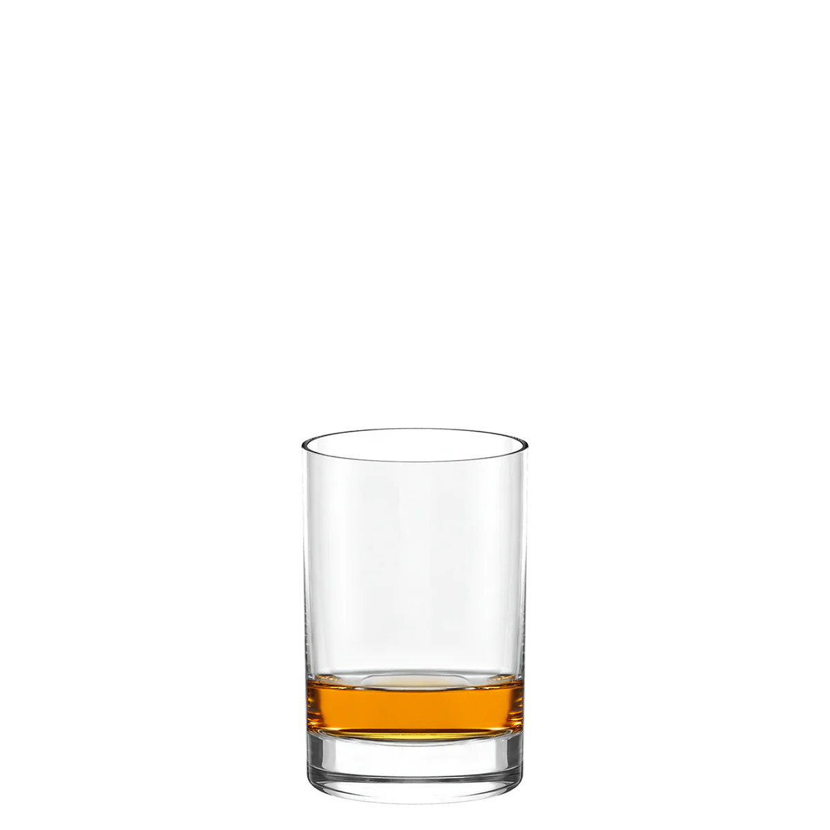 Vaso New York Bar Stölzle Lausitz servido con destilado, destacando su transparencia óptica y diseño atemporal.