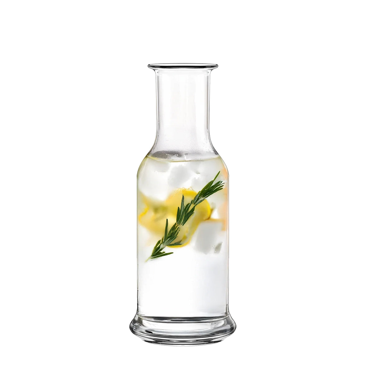 Jarra Purity Stölzle Lausitz servida con agua y hielo, destacando su transparencia óptica y diseño depurado.