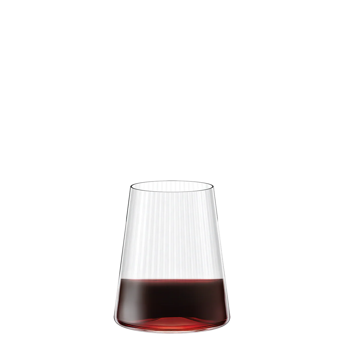 Vaso de vino Symphony Stölzle Lausitz servido con un tinto intenso, destacando los reflejos de la textura óptica y la transparencia del cristal.