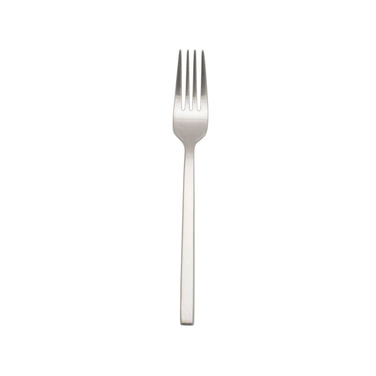 Tenedor de mesa principal en acero inoxidable 18/10 de la colección Arezzo Brushed de Fortessa, mostrando su acabado satinado mate y mango de base cuadrada.