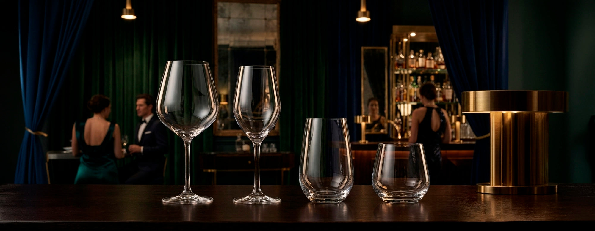 Mesa moderna y sofisticada servida con la vanguardista cristalería Viña de Schott Zwiesel.