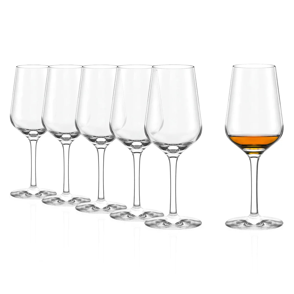 Varias Copas Ron / Destilados Classic Stolzle Lausitz vacías en fondo blanco, listas para su uso.