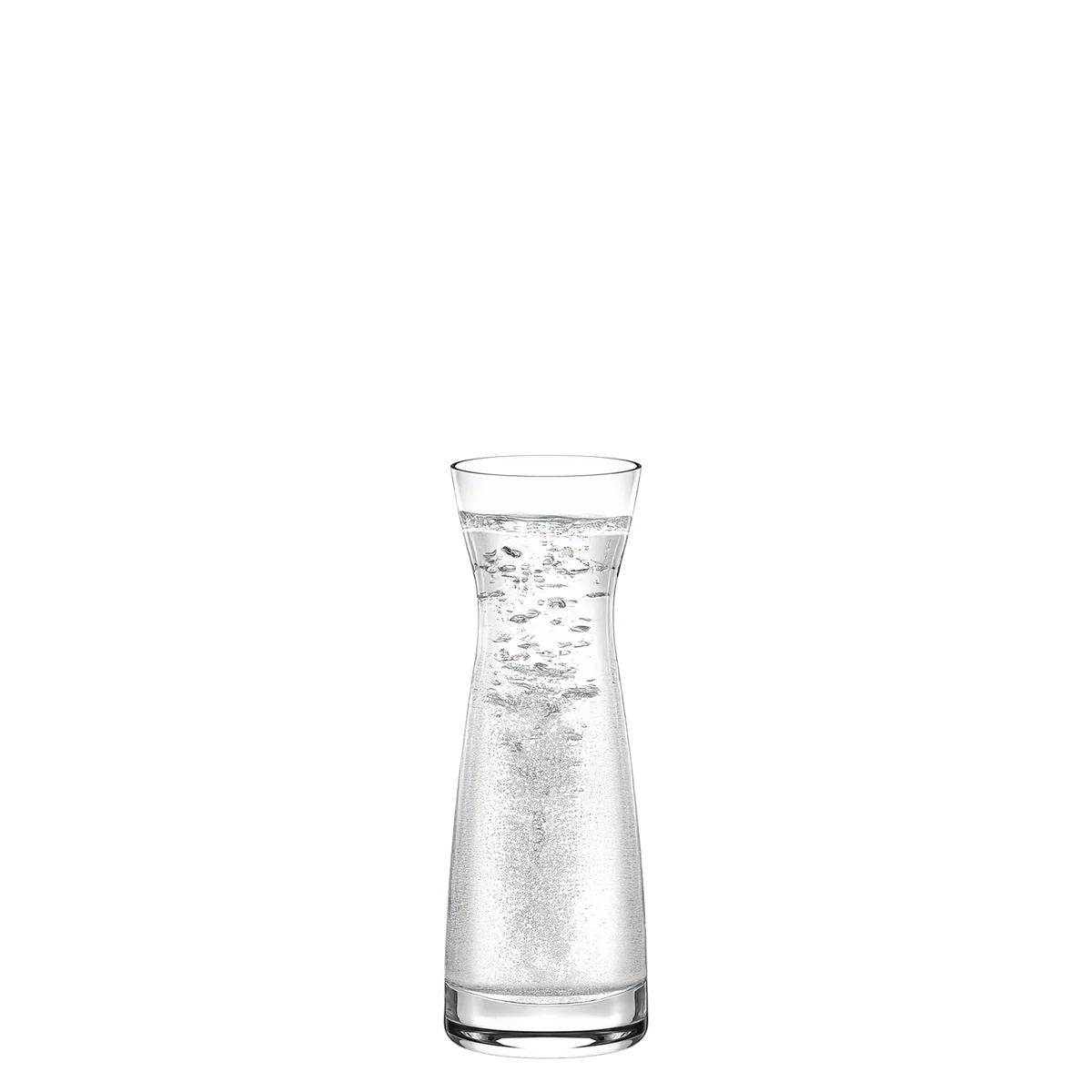 Detalle de la Jarra Carafes & Jugs S de Stolzle Lausitz llena de agua fresca con rodajas de limón, resaltando la claridad del vidrio.