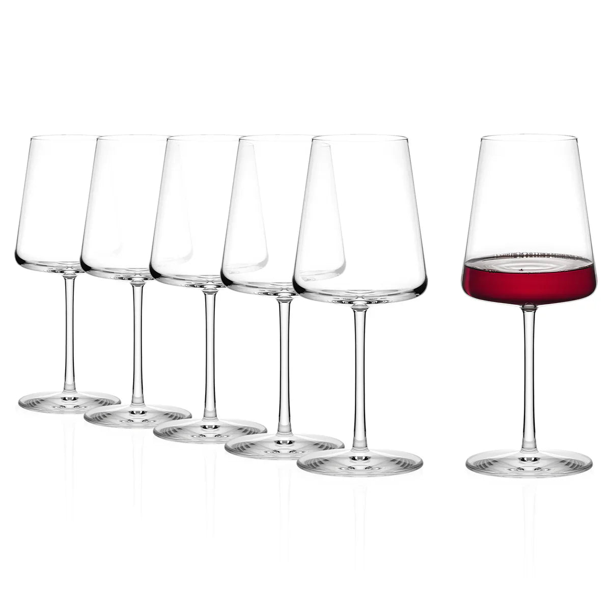 Varias Copas de Vino Tinto POWER de Stolzle Lausitz en una mesa, resaltando su diseño uniforme y calidad.