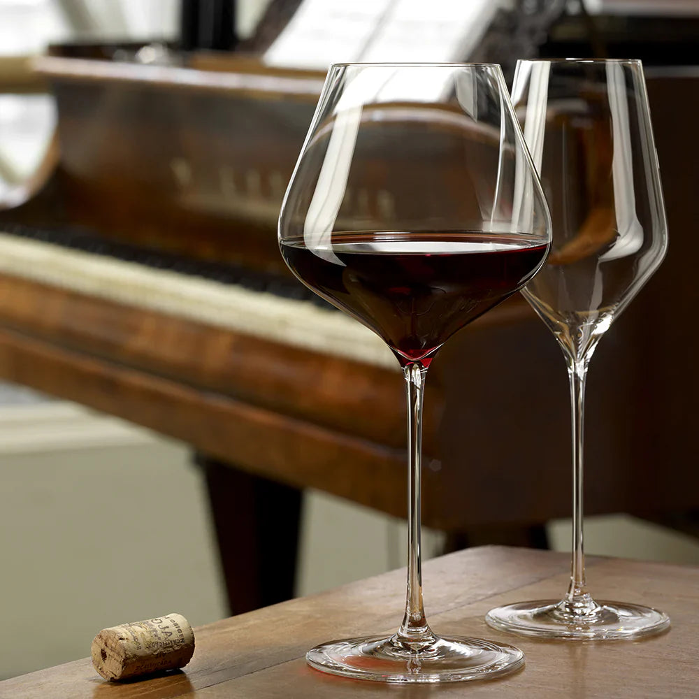 Detalle de la base y el tallo de la copa de vino tinto Burgundy Quatrophil Stölzle Lausitz.
