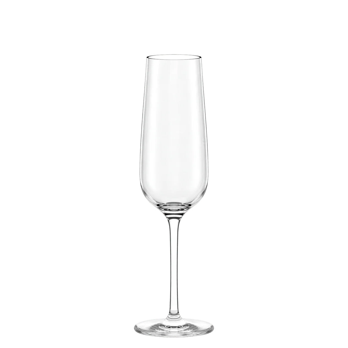 Detalle del cáliz estilizado y el tallo proporcionado de la copa de cava flauta Grandezza, ilustrando su diseño clásico y su alta resistencia mecánica.