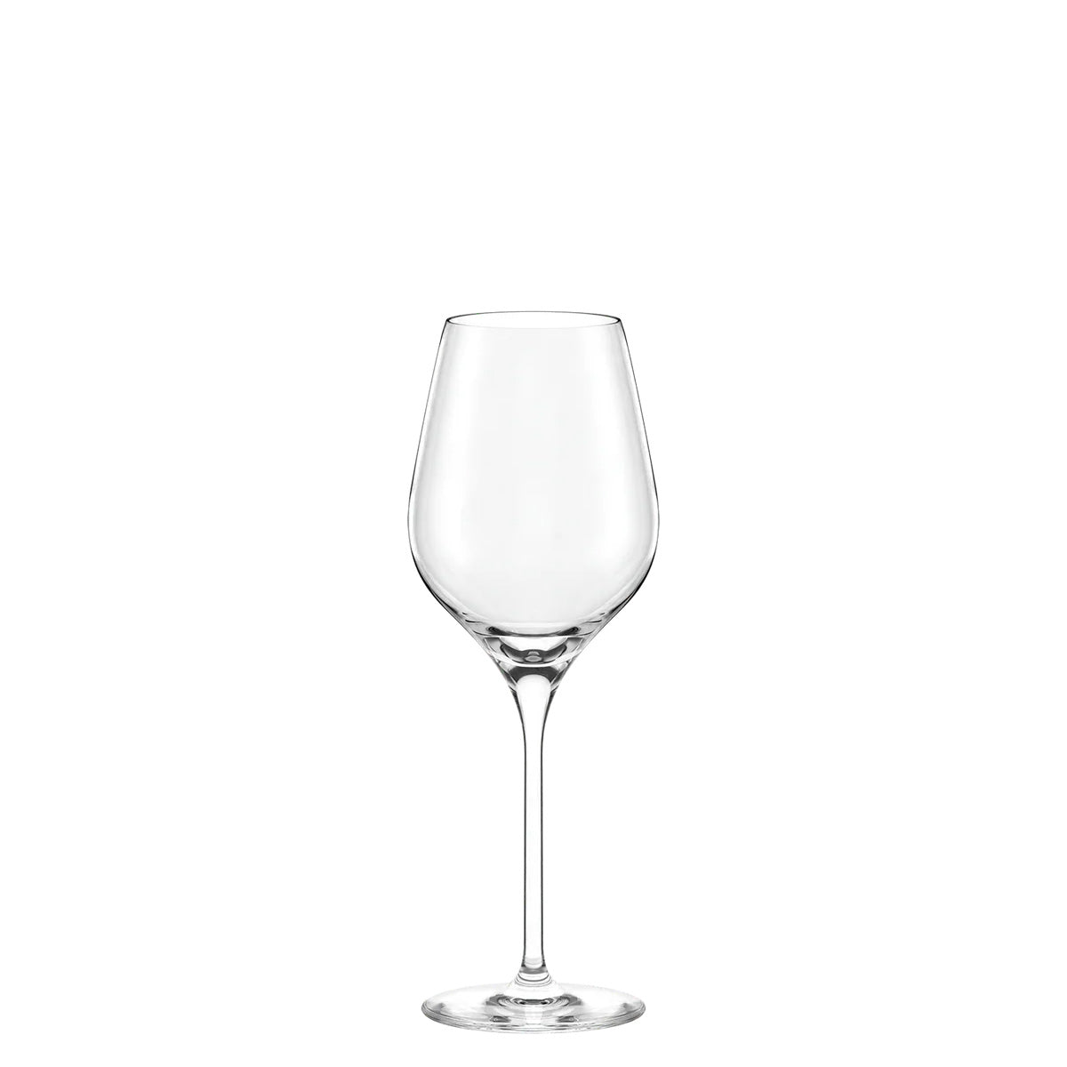 Detalle de la silueta majestuosa y la boca estrecha de la copa de vino blanco Exquisit Royal, ilustrando su diseño para concentrar aromas cítricos y su altísima