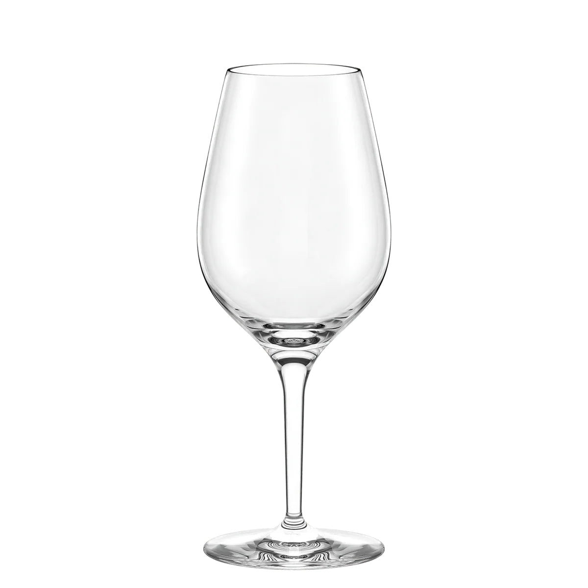 Copa de cata Grand Cuvée de Stölzle Lausitz perfecta para una muestra de vino tinto, destacando el brillo inmaculado y la transparencia óptica para evaluar el color.