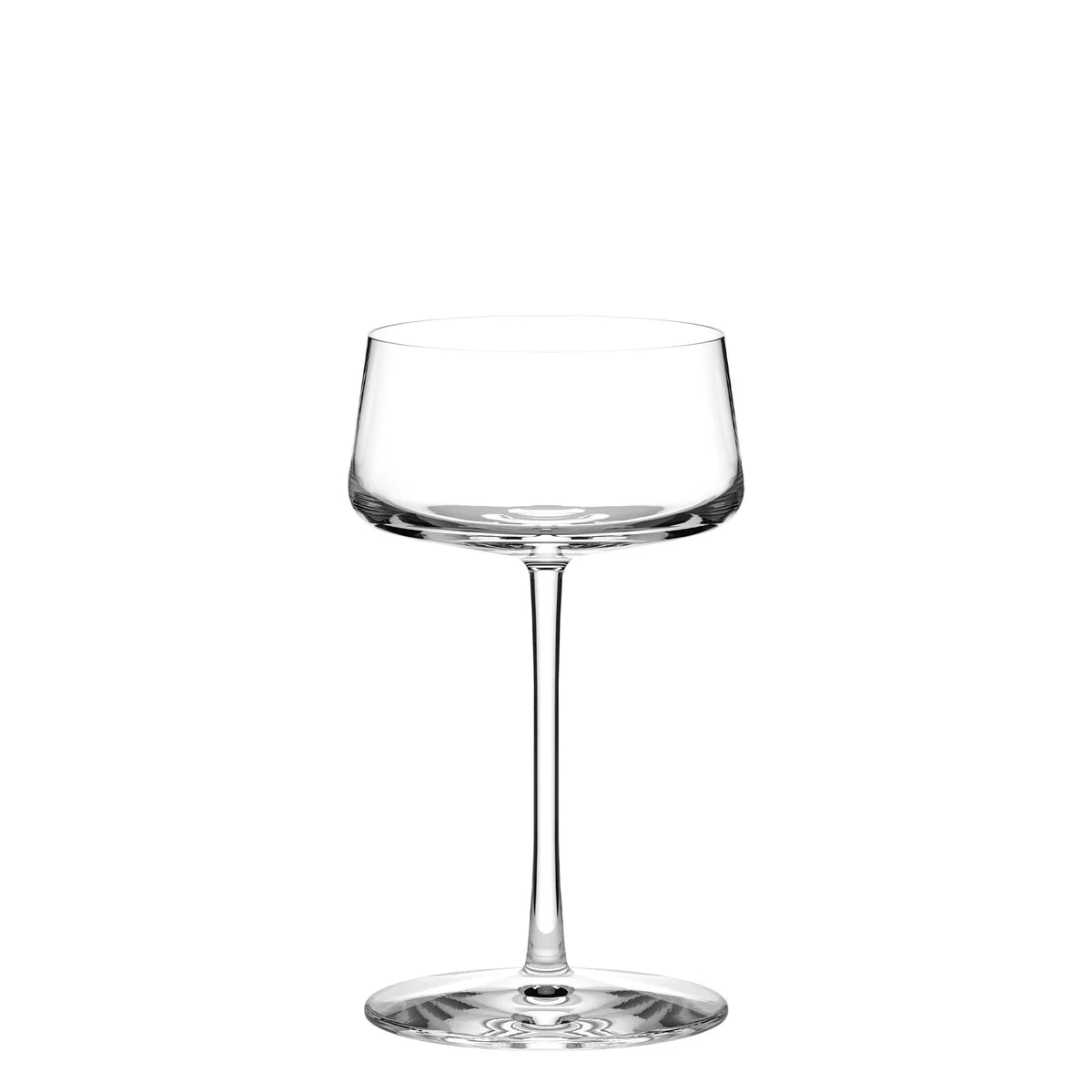 Copa de champagne tipo platillo de la colección Power de Stölzle Lausitz, mostrando su base plana y líneas geométricas en cristal transparente.