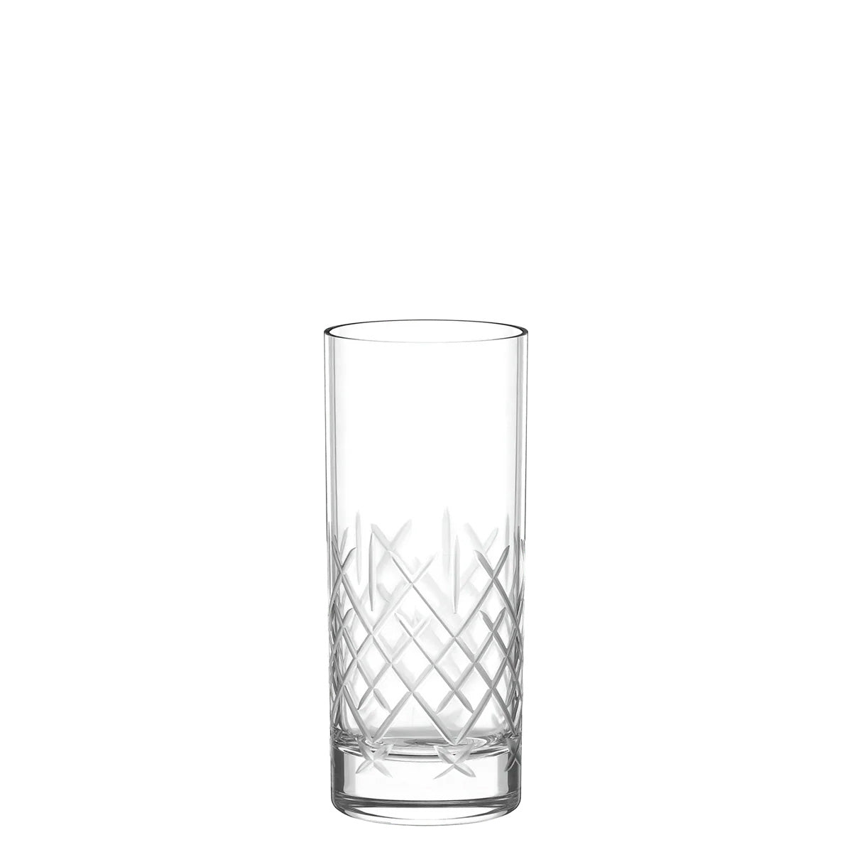 Vaso jugo de la colección Club de Stölzle Lausitz, mostrando su llamativo patrón de cristal tallado geométrico en transparente sin plomo.
