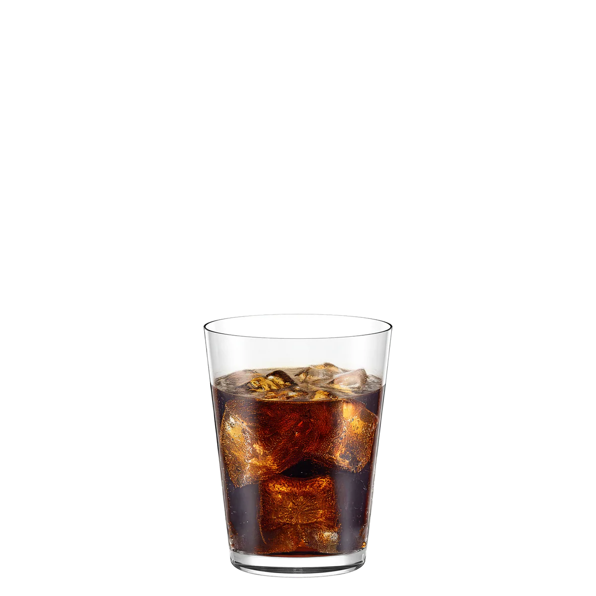 Vaso mediano Metrico Stölzle Lausitz servido con una bebida refrescante, destacando su transparencia y diseño arquitectónico.