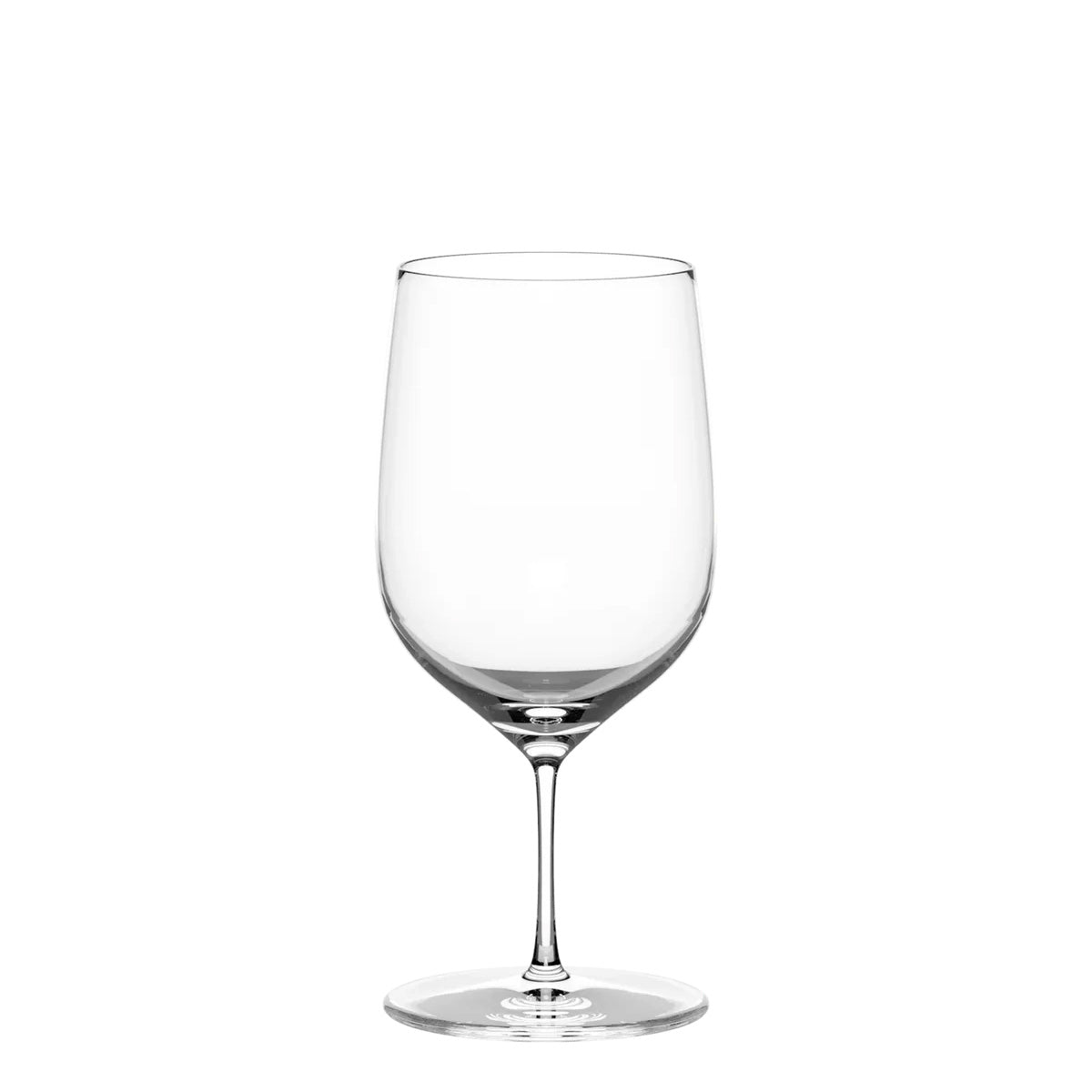 Copa de agua con tallo de la exclusiva colección Q1 de Stölzle Lausitz, mostrando su silueta esbelta soplada a mano en cristal extra fino.