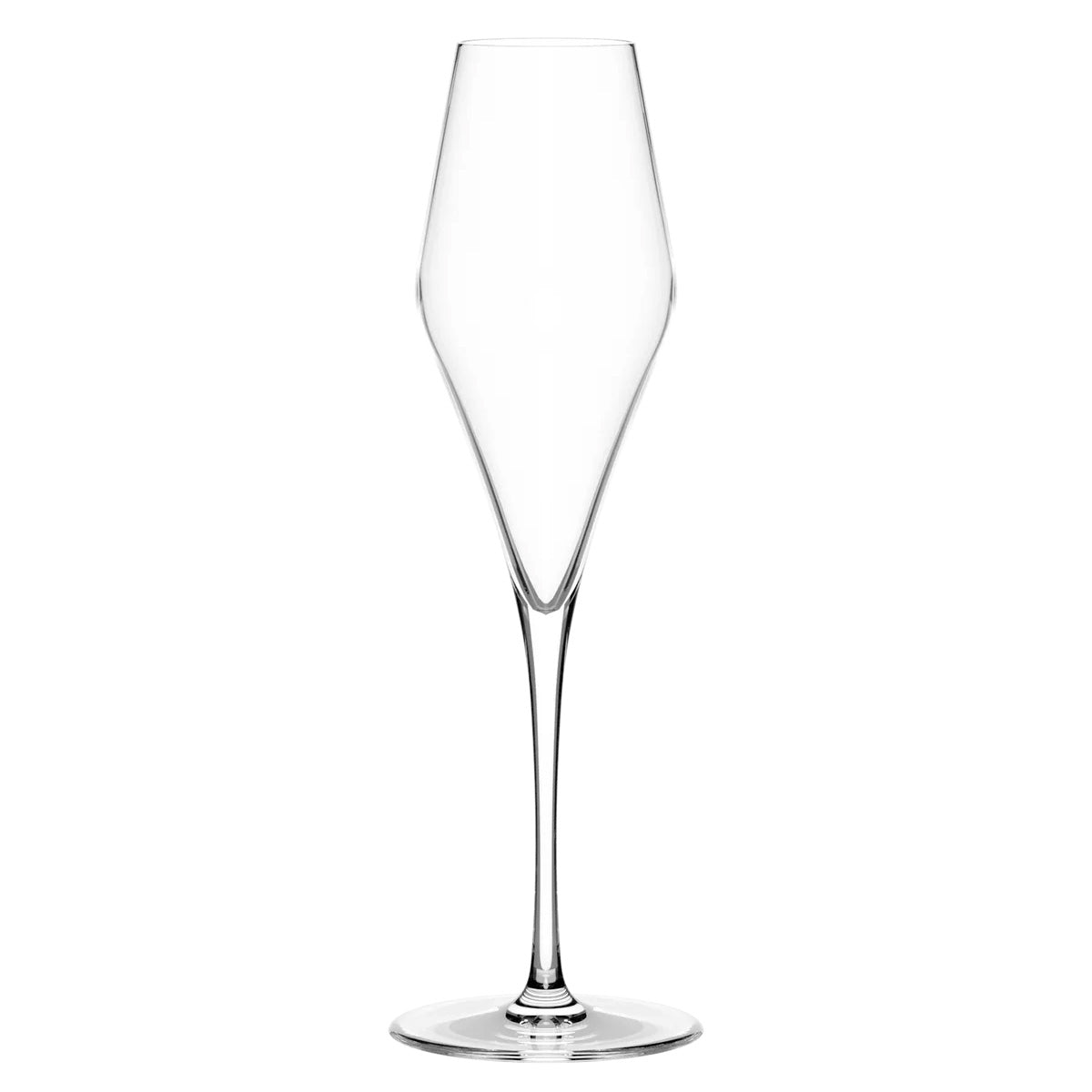 Copa de Champagne de la exclusiva colección Q1 de Stölzle Lausitz, mostrando su silueta esbelta soplada a mano en cristal transparente ultra fino.