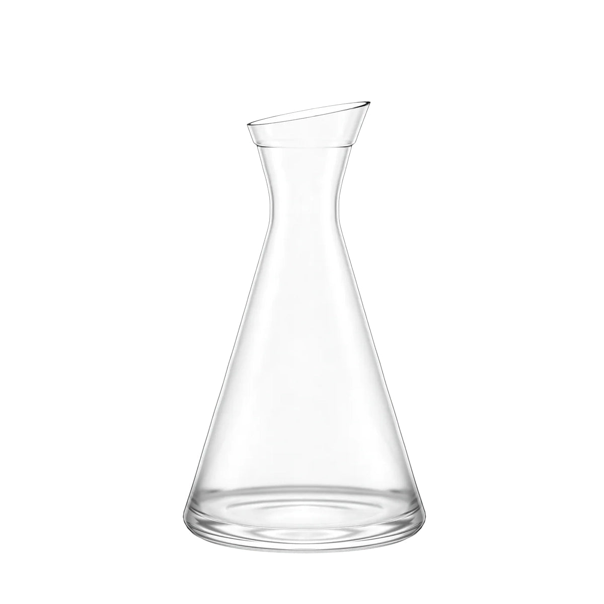 Jarra de cristal Pisa de Stölzle Lausitz, mostrando su característico cuello inclinado y silueta asimétrica en cristal transparente.