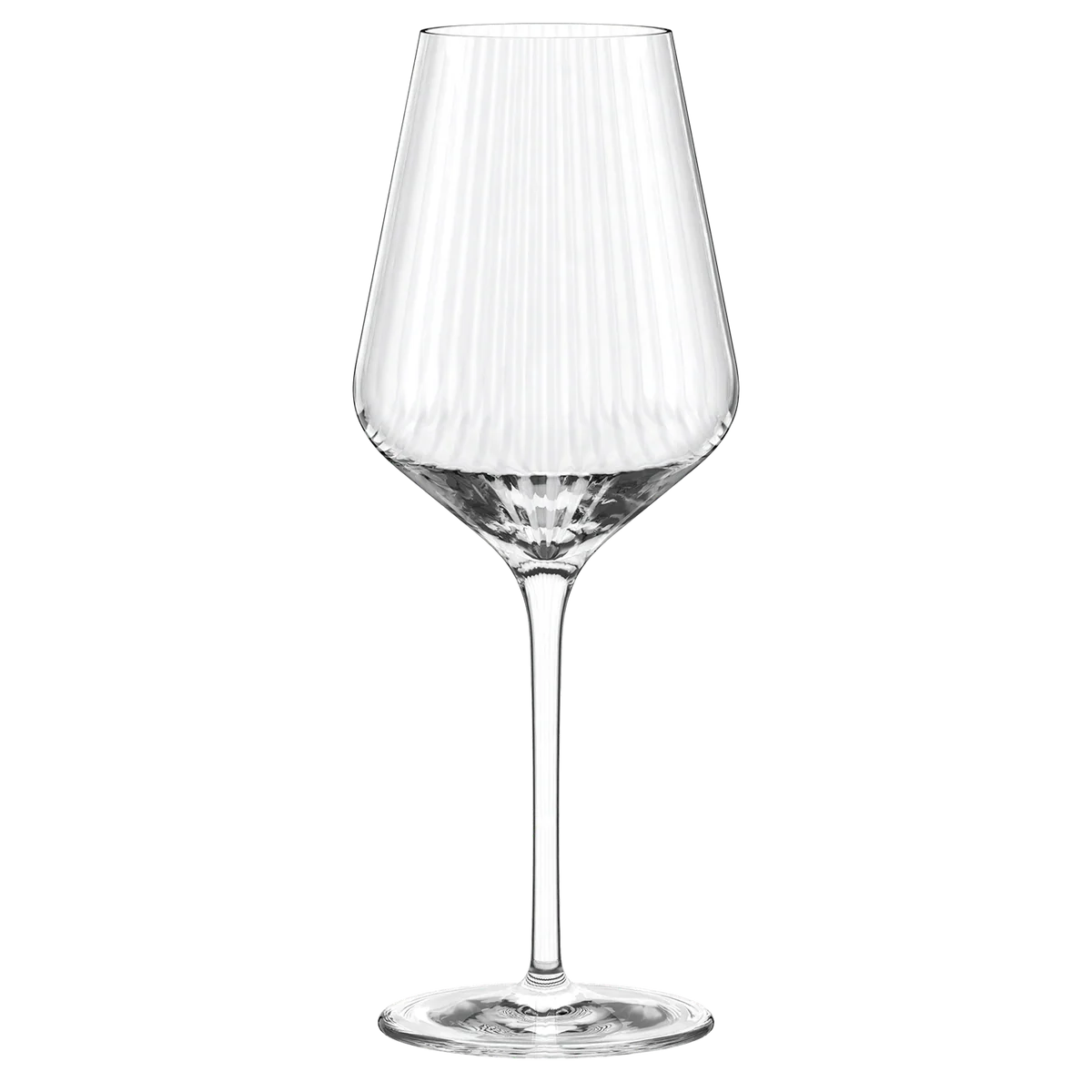 Copa de vino tinto de la colección Symphony de Stölzle Lausitz, mostrando su silueta equilibrada y líneas verticales internas en cristal transparente.