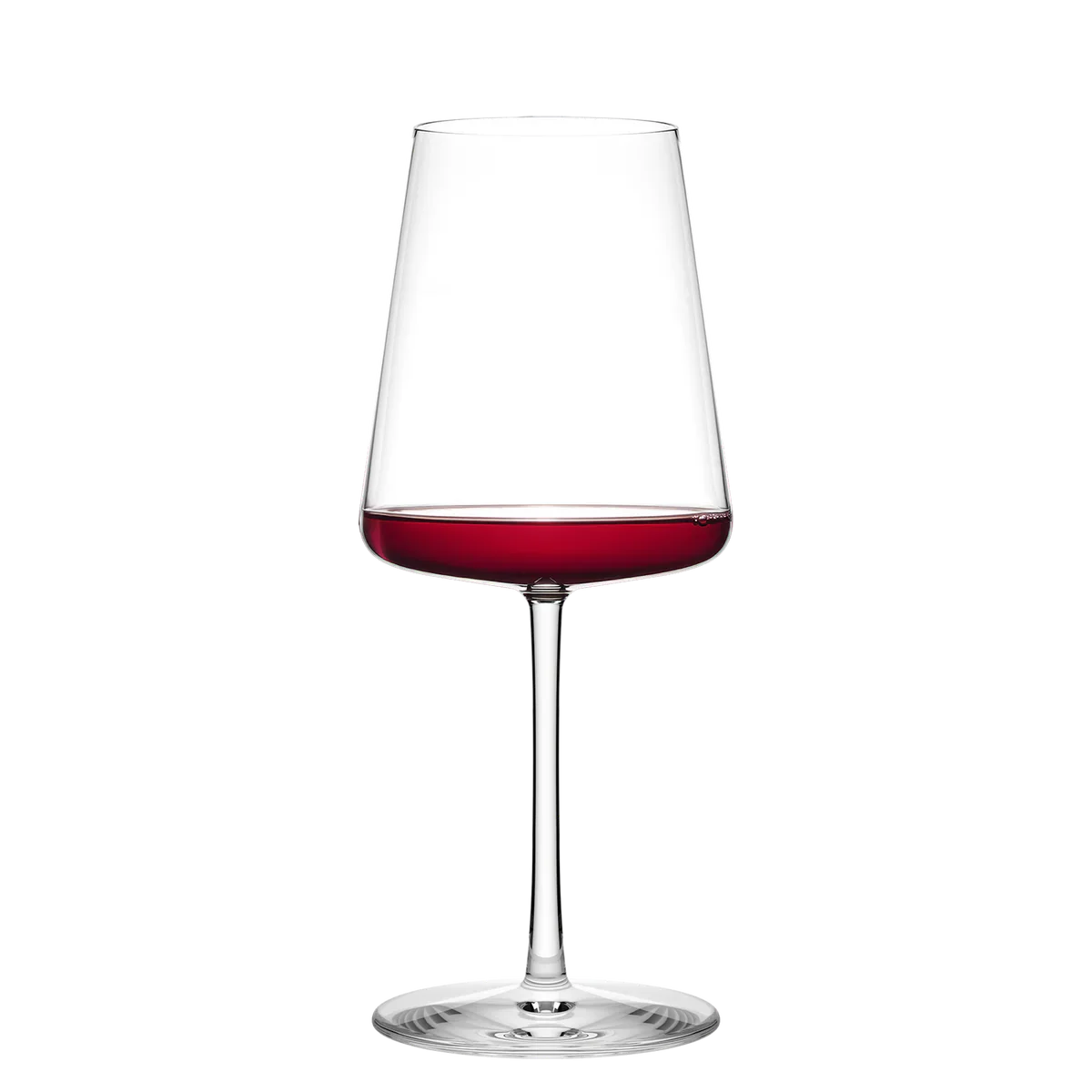 Detalle de la Copa Vino Tinto POWER de Stolzle Lausitz llena de vino tinto, mostrando la claridad del cristal.